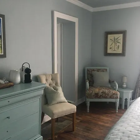 Les Deux Colombiers Bed & Breakfast 3*