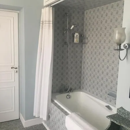 Les Deux Colombiers Bed & Breakfast Chapdeuil