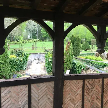 Les Deux Colombiers Bed & Breakfast Chapdeuil