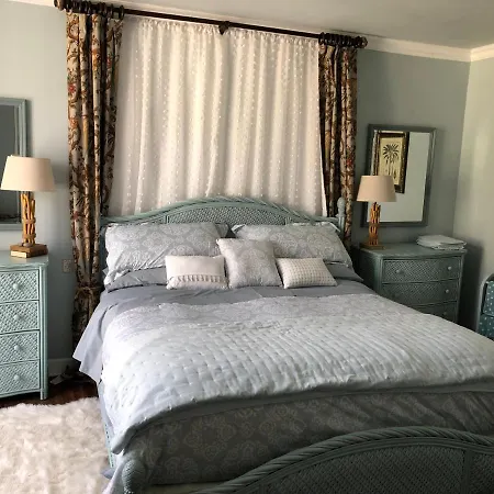 Les Deux Colombiers Bed & Breakfast